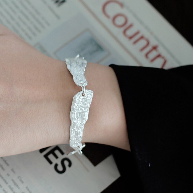 Gliederarmband mit faltigem Blattmuster B1039