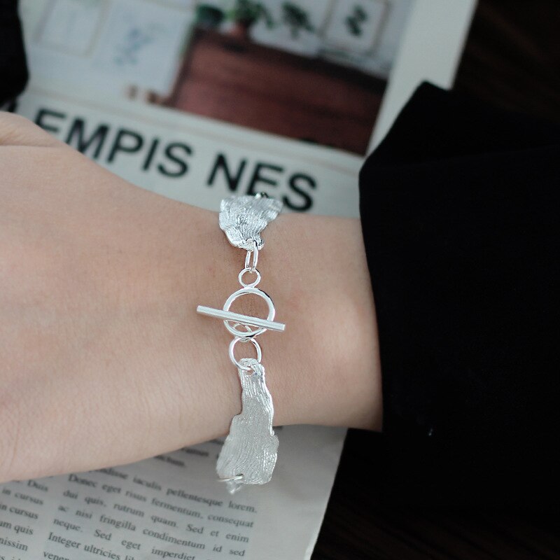 Gliederarmband mit faltigem Blattmuster B1039