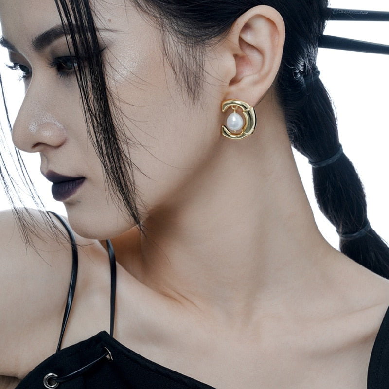 Unregelmäßige C Perlenohrstecker E1209