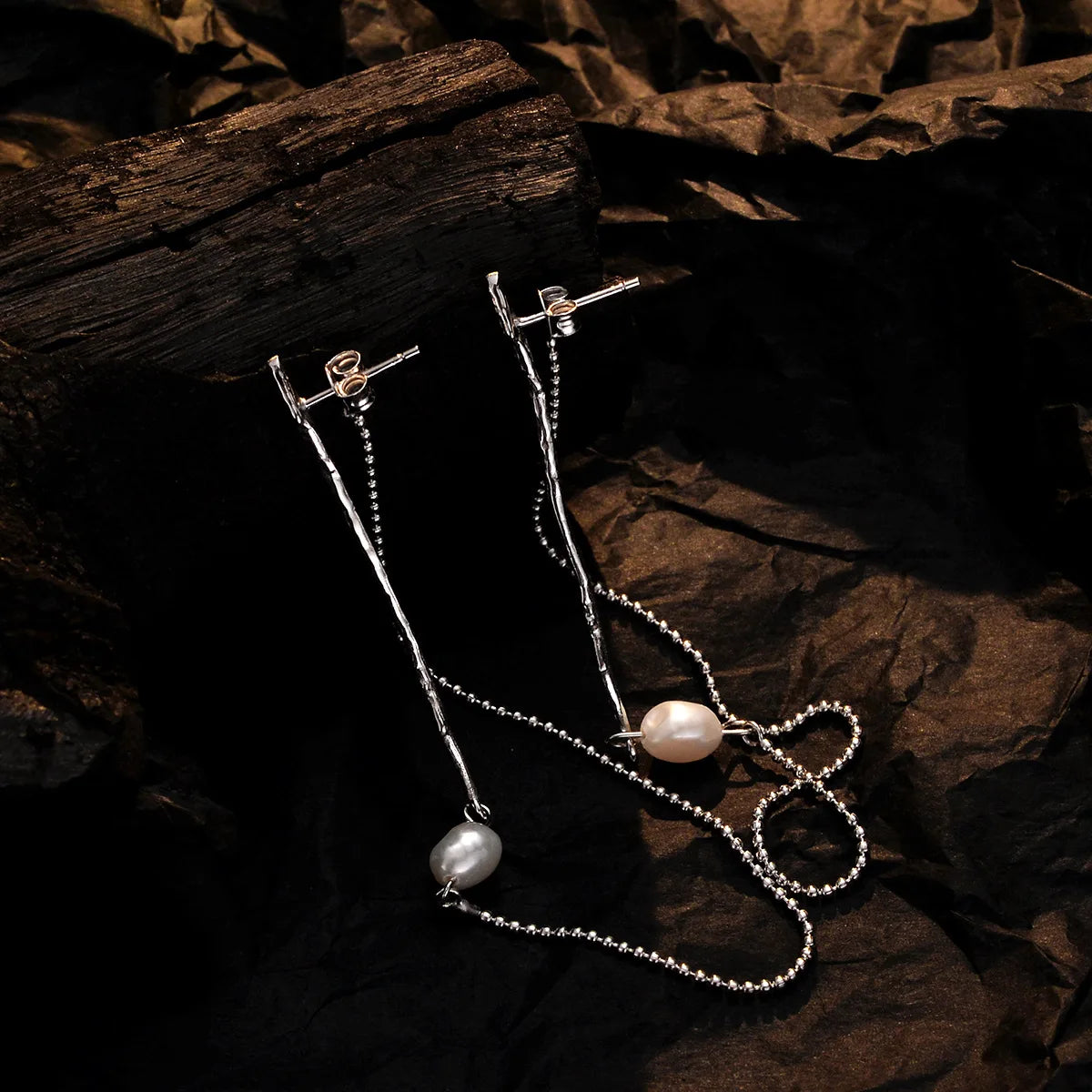 Borque Perlen-Ohrring mit langer Kette E1179
