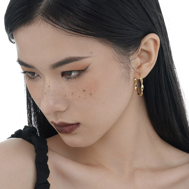 Große Creolen aus verdrehtem Draht E1127