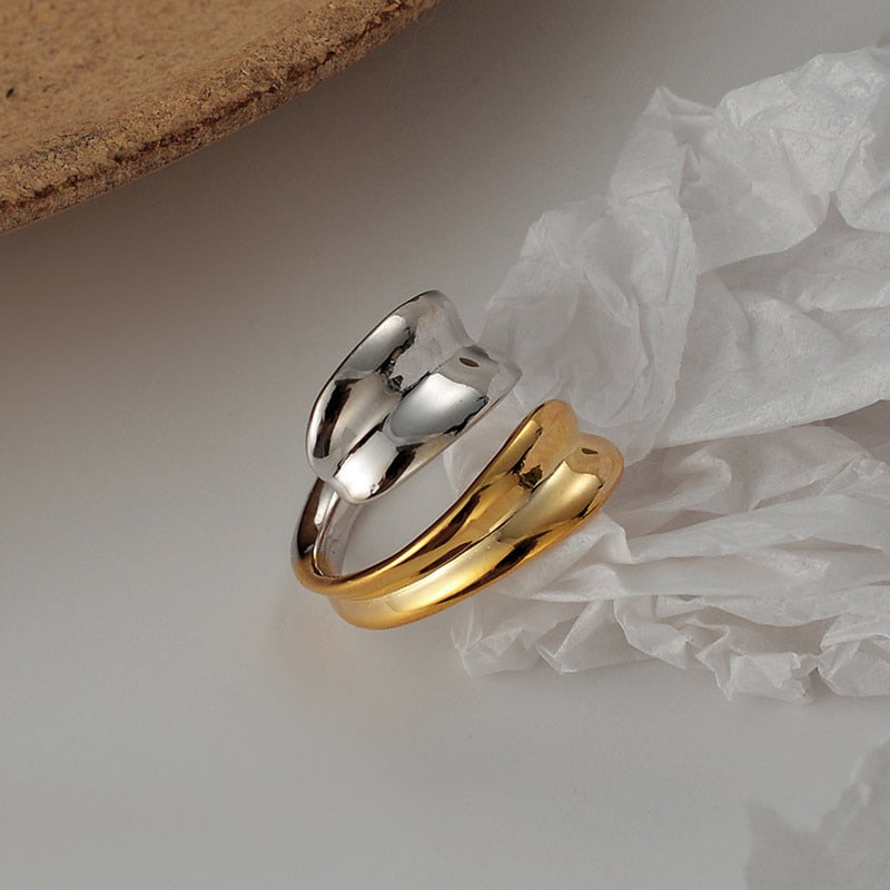 Zweifarbiger Kreis-Ring mit skurrilem Motiv R1036