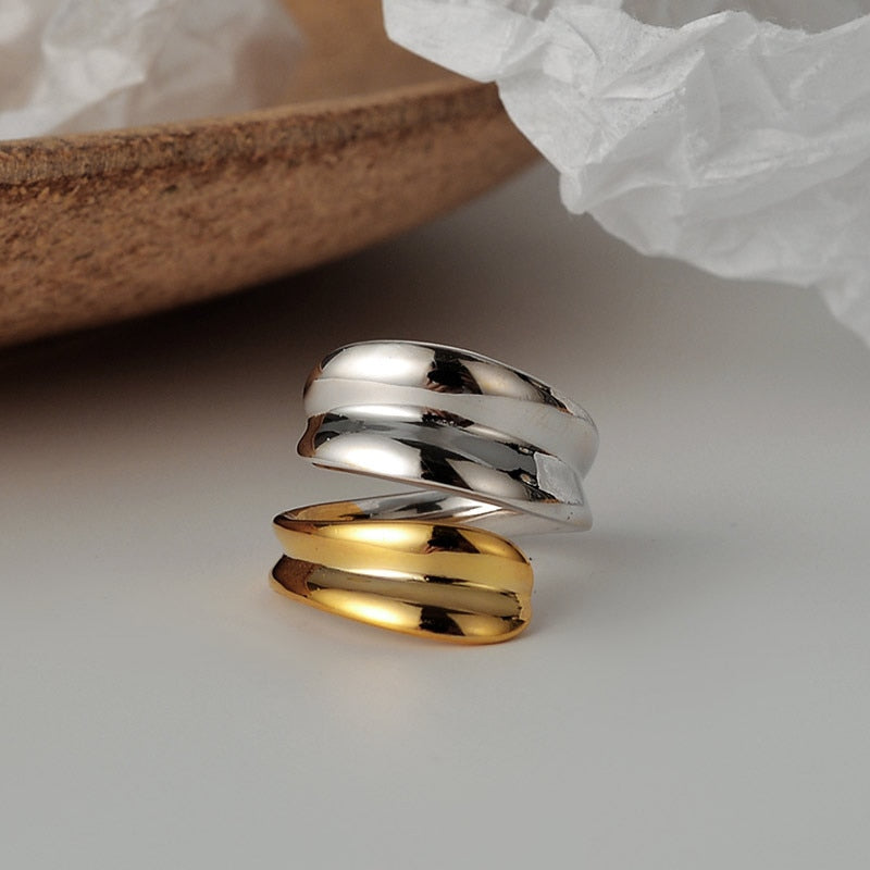 Zweifarbiger Kreis-Ring mit skurrilem Motiv R1036