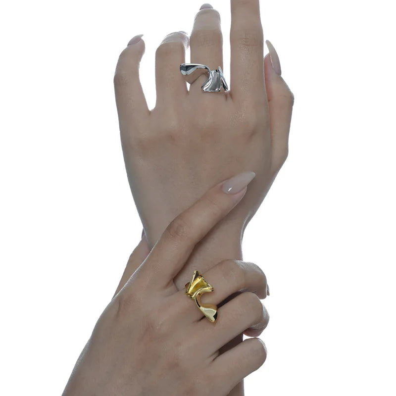 Unregelmäßiger Ring mit Wellenmuster R1048