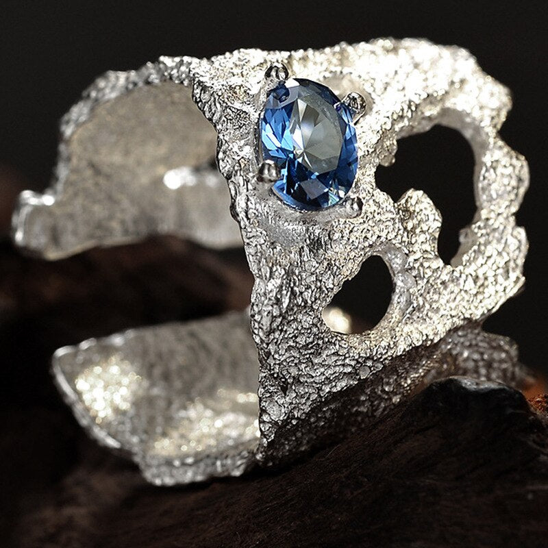 Breite Ringe mit blauem Zirkonmuster R1195