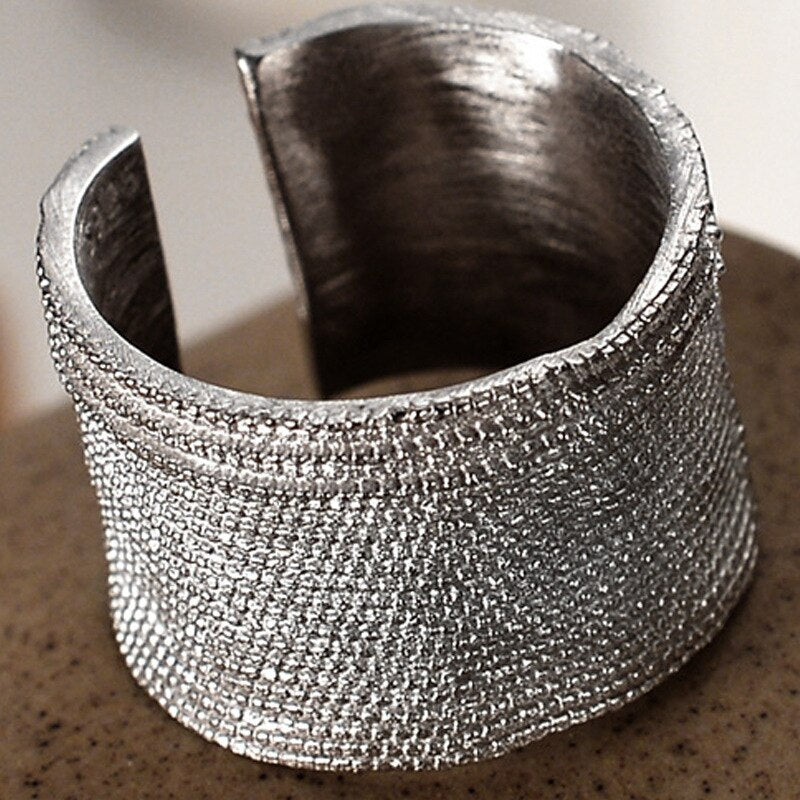 Breiter offener Ring mit Stoffstruktur R1264