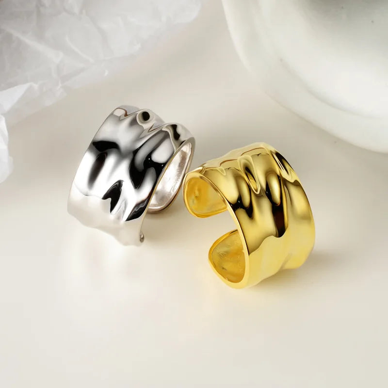 Breiter gewellter geometrischer Ring R1104
