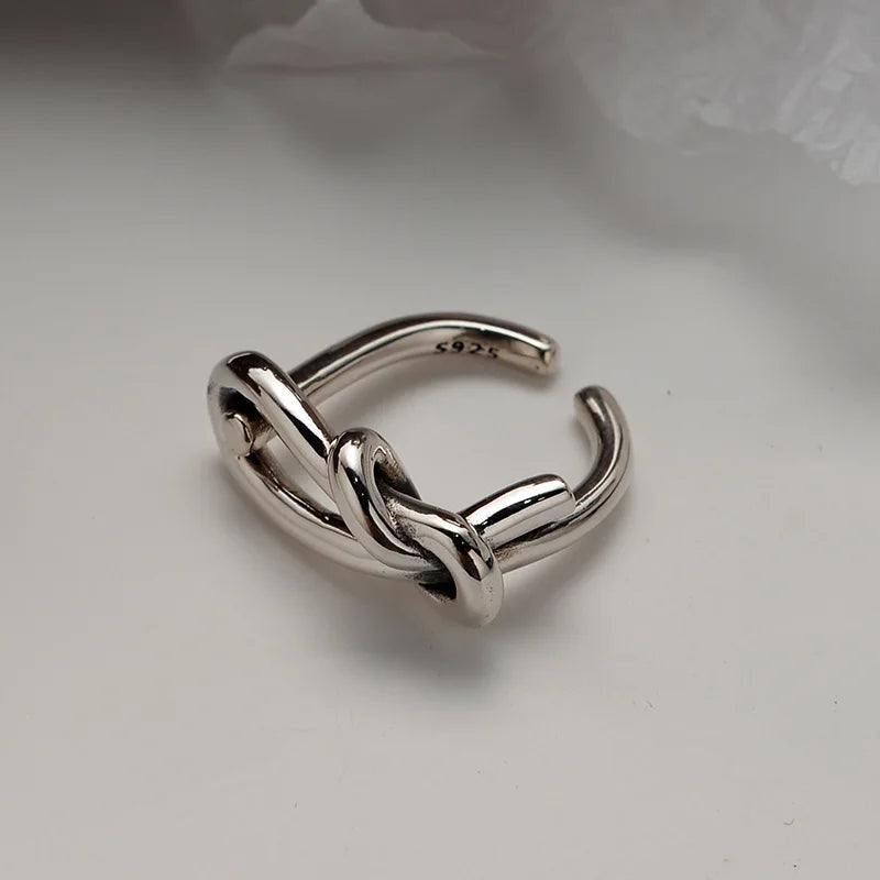 Antiker Ring mit Drahtknoten R164