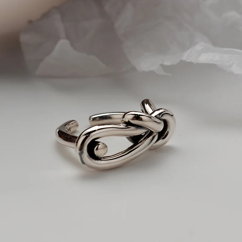 Antiker Ring mit Drahtknoten R164