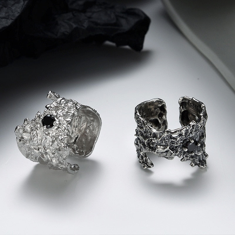 Breiter strukturierter Ring mit Zirkon-Akzent R1194