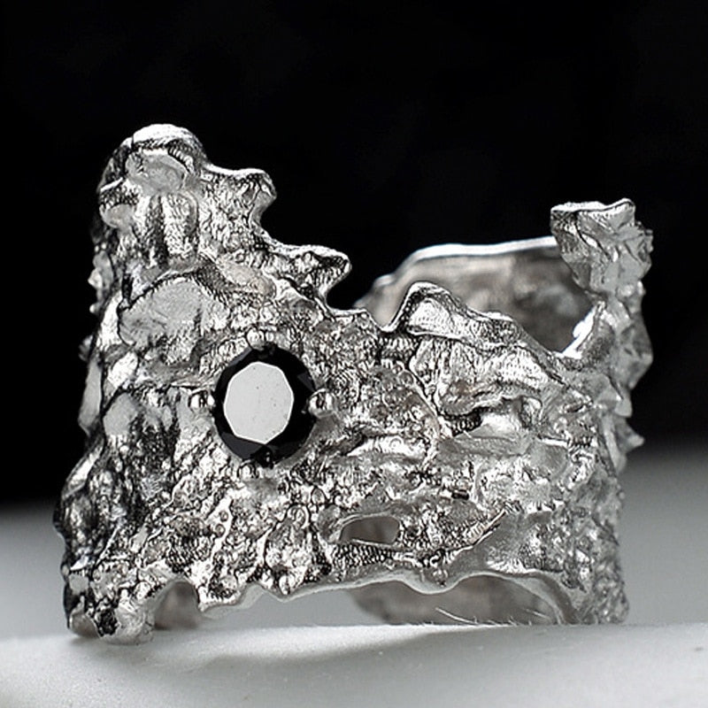 Breiter strukturierter Ring mit Zirkon-Akzent R1194