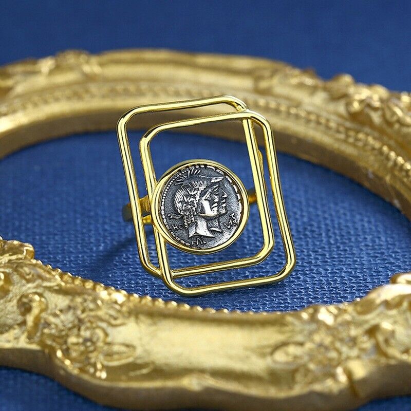 Doppelter quadratischer Drahtring mit römischen Münzen R1067