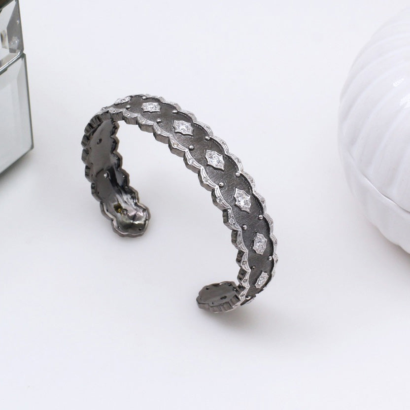 Seidiges Stoff-Laubsägen-Armband 6555