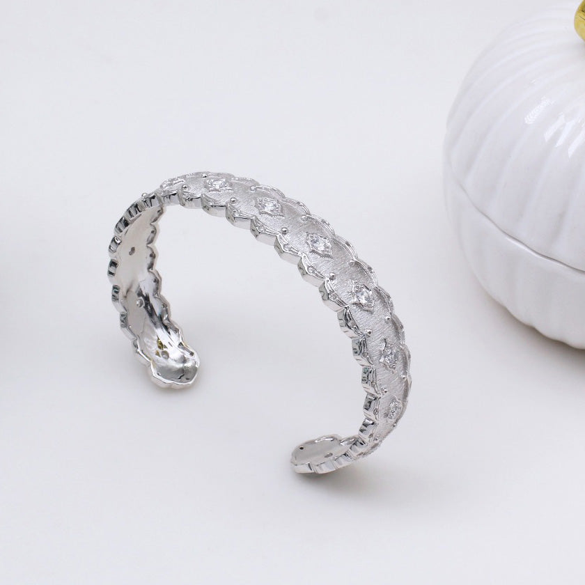 Seidiges Stoff-Laubsägen-Armband 6555