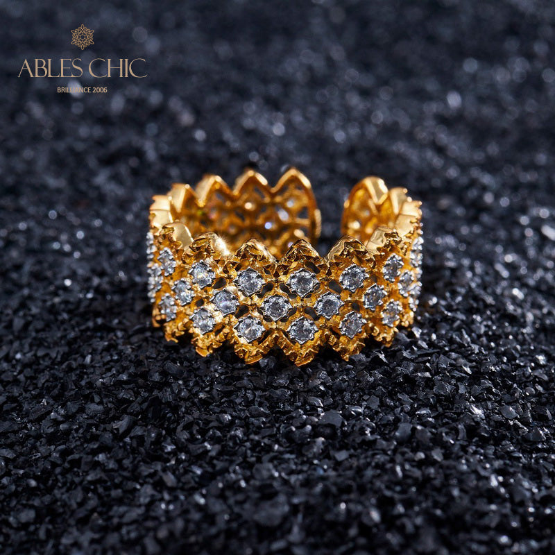 Offener Ring aus Spitze mit mehrreihigem Stein 5705