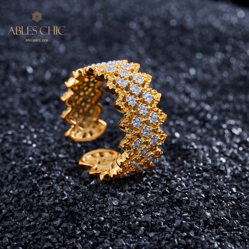 Offener Ring aus Spitze mit mehrreihigem Stein 5705