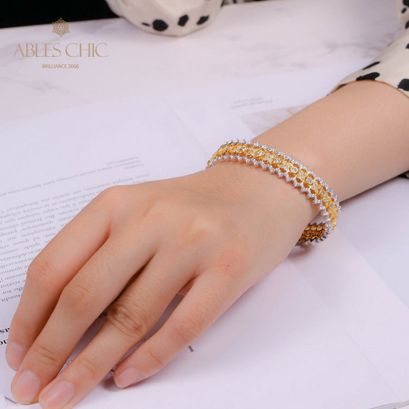 Filigranes, luftiges Armband mit floralem Muster 5467