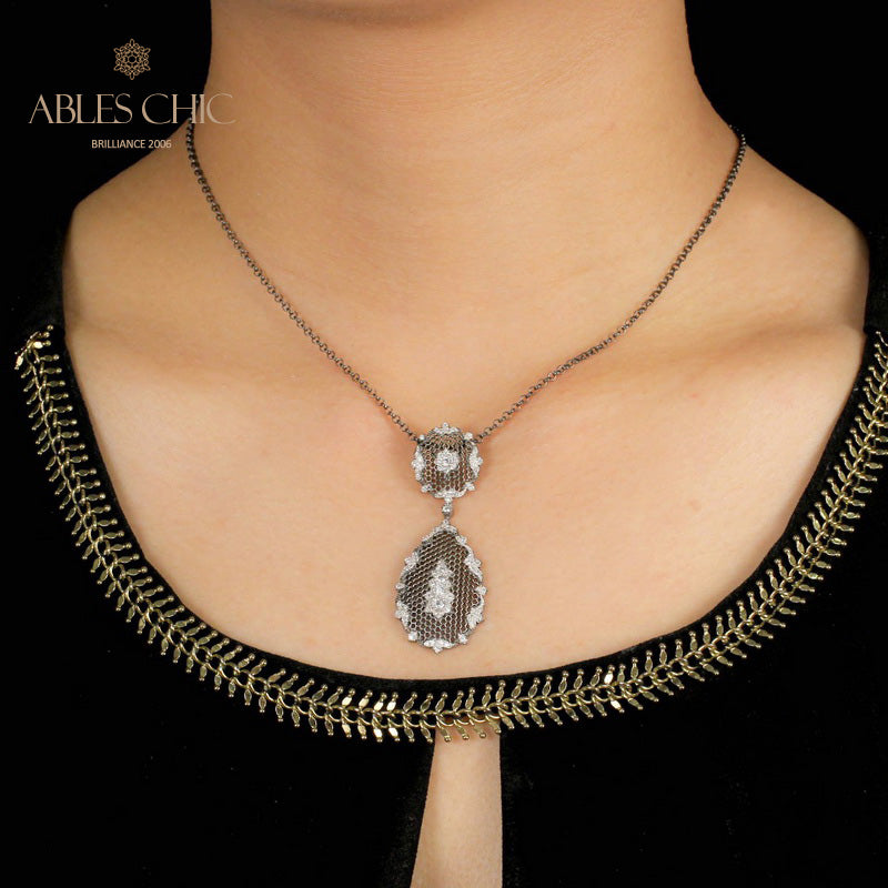 Spitzen-Halskette mit floralem Wabenmuster 5552