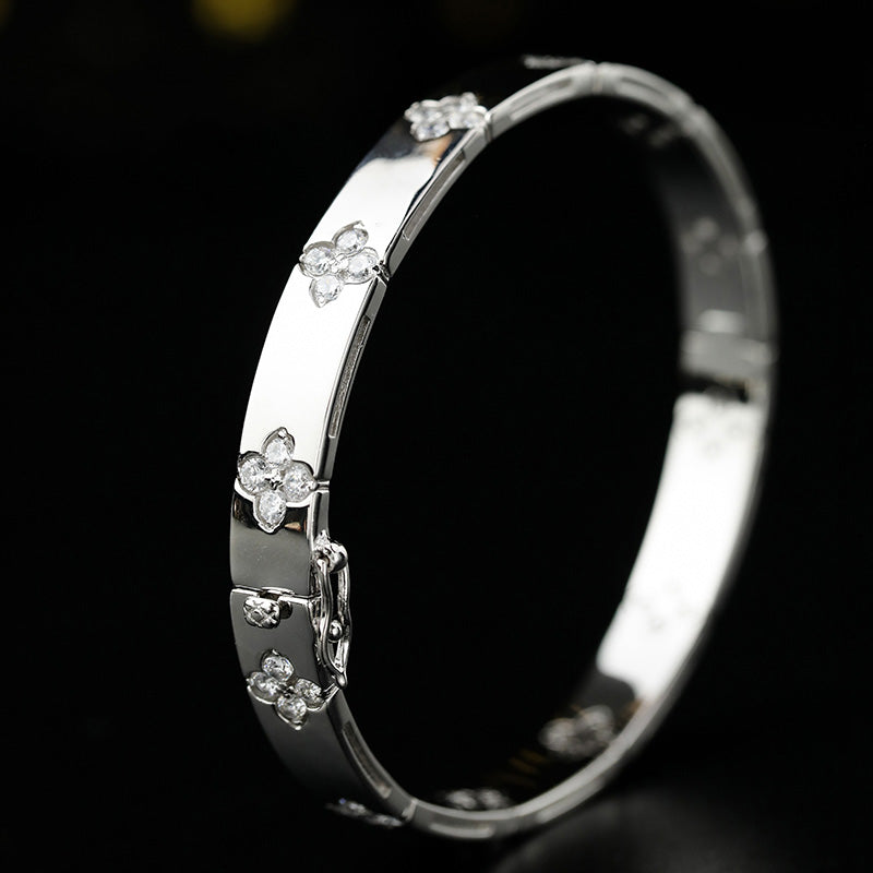 Hochglanzpoliertes Kleeblatt-Armband 203707