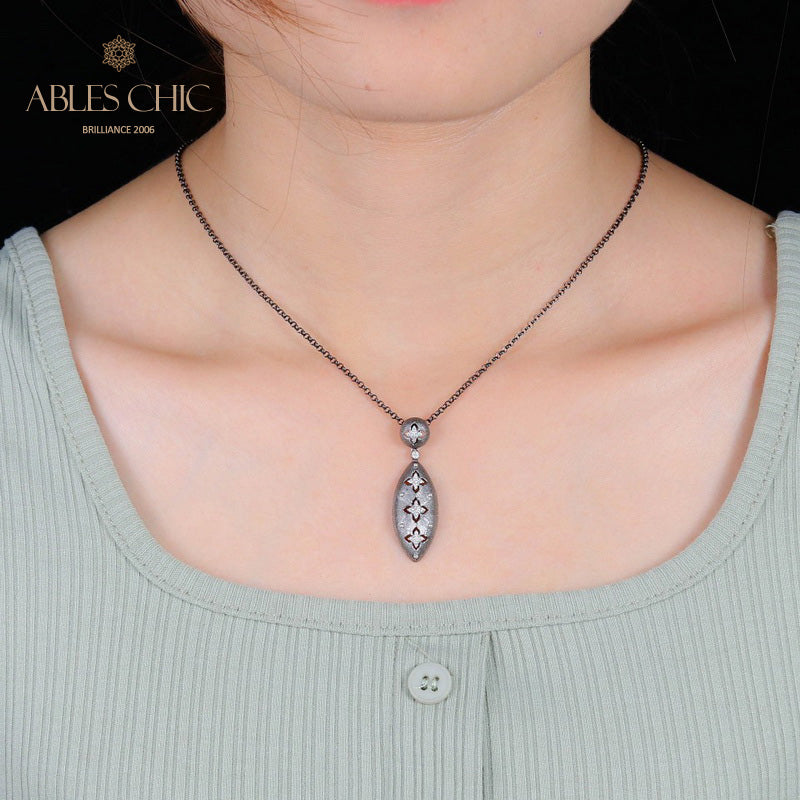 Ovale Halskette mit Kleeblatt-Blumenmotiv 5496