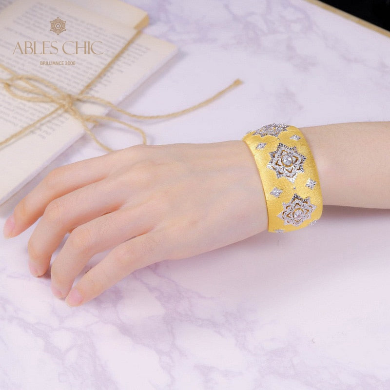 Dichtes Laubsägen-Smaragd-Blumenarmband 6557