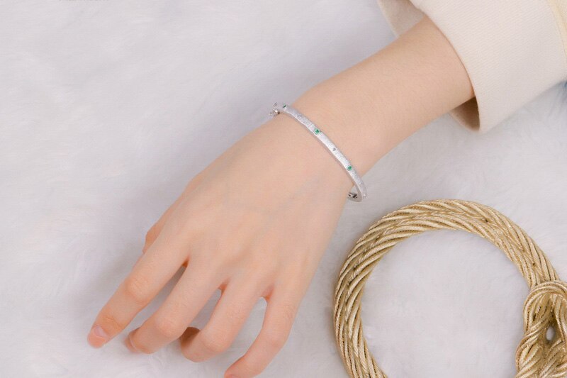 Seidiges florales Scharnierarmband 5637