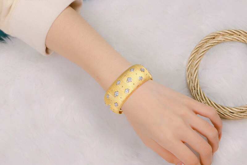 Armband mit Stoffstruktur „Pflaumenblüten“ 5651