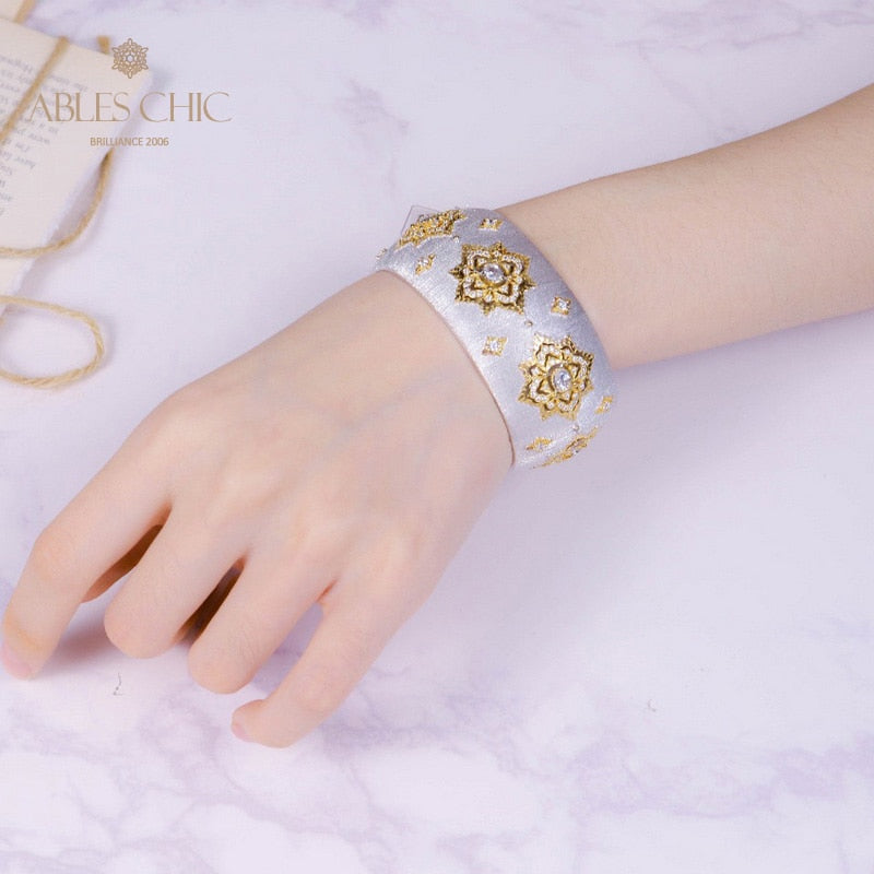 Dichtes Laubsägen-Smaragd-Blumenarmband 6557