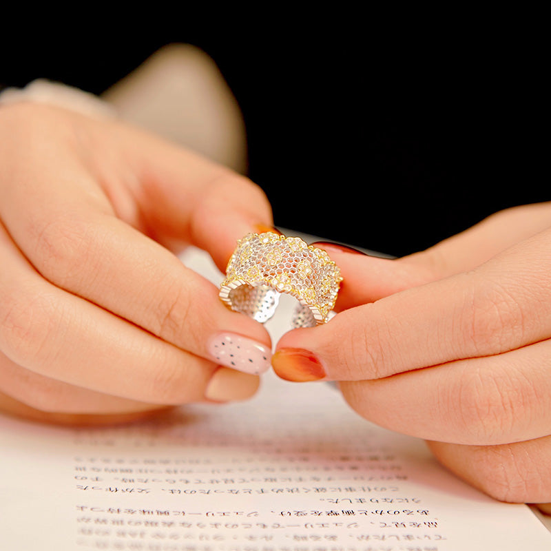 Offener Ring mit Spitzenwabenmuster und Blumenmuster 5996