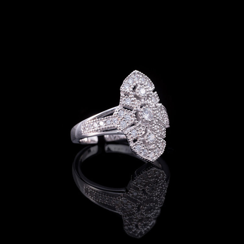 Traditioneller Laubsägen-Blumenring 6053