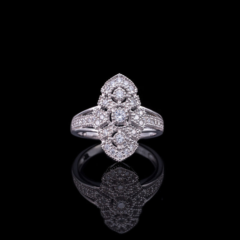 Traditioneller Laubsägen-Blumenring 6053