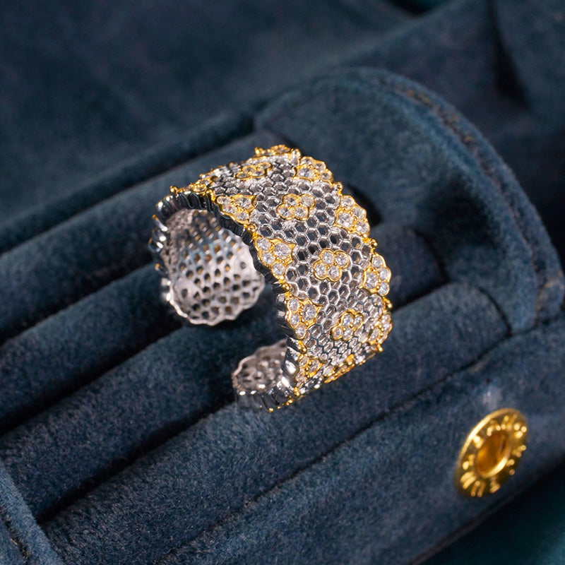 Offener Ring mit Spitzenwabenmuster und Blumenmuster 6029