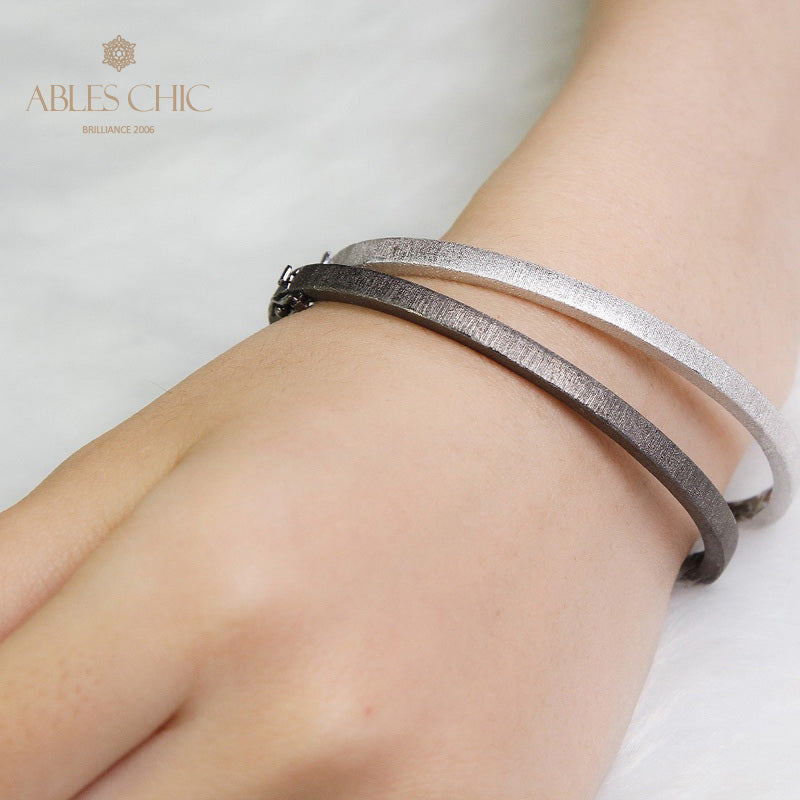 Gebürstetes ovales Scharnierarmband 5344