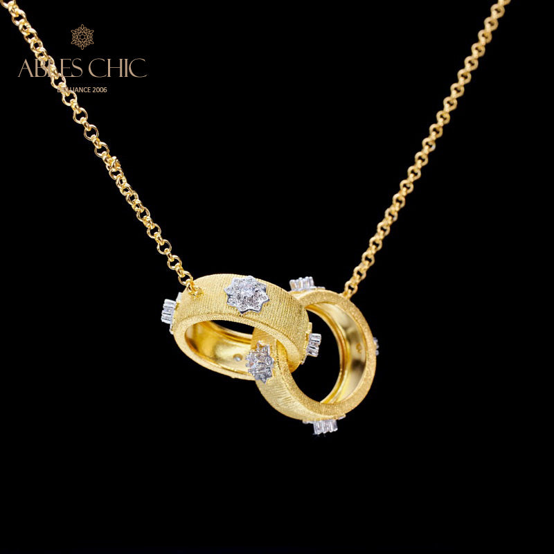 Halskette mit ineinandergreifenden Ringen und Seidenmuster 5861