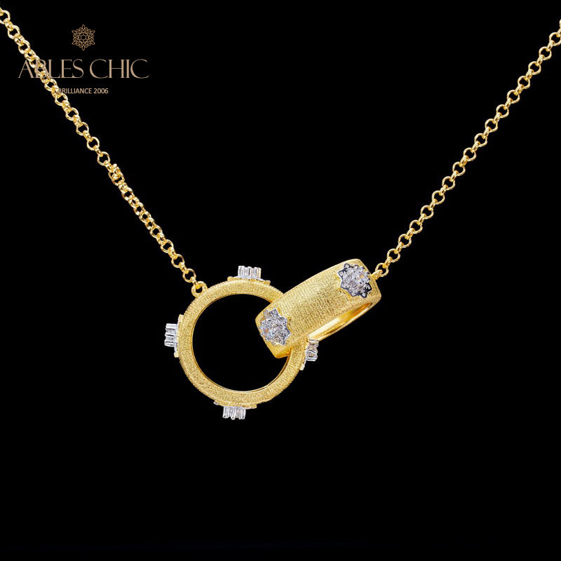 Halskette mit ineinandergreifenden Ringen und Seidenmuster 5861