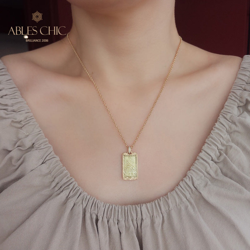 Nur länglicher Goldmedaillon-Anhänger