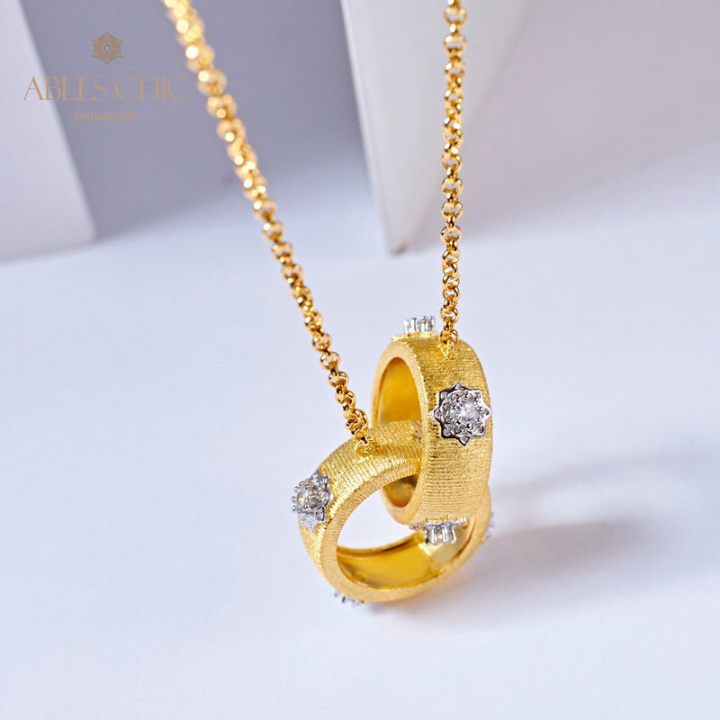 Halskette mit ineinandergreifenden Ringen und Seidenmuster 5861