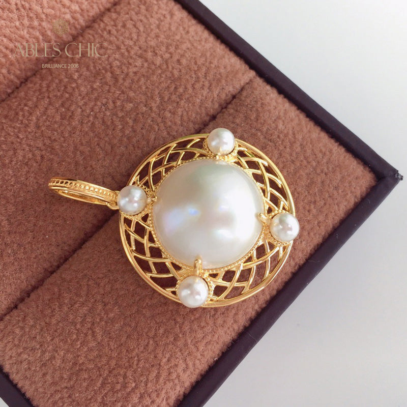 Mabe Pearl Mesh Disc Anhänger 5956