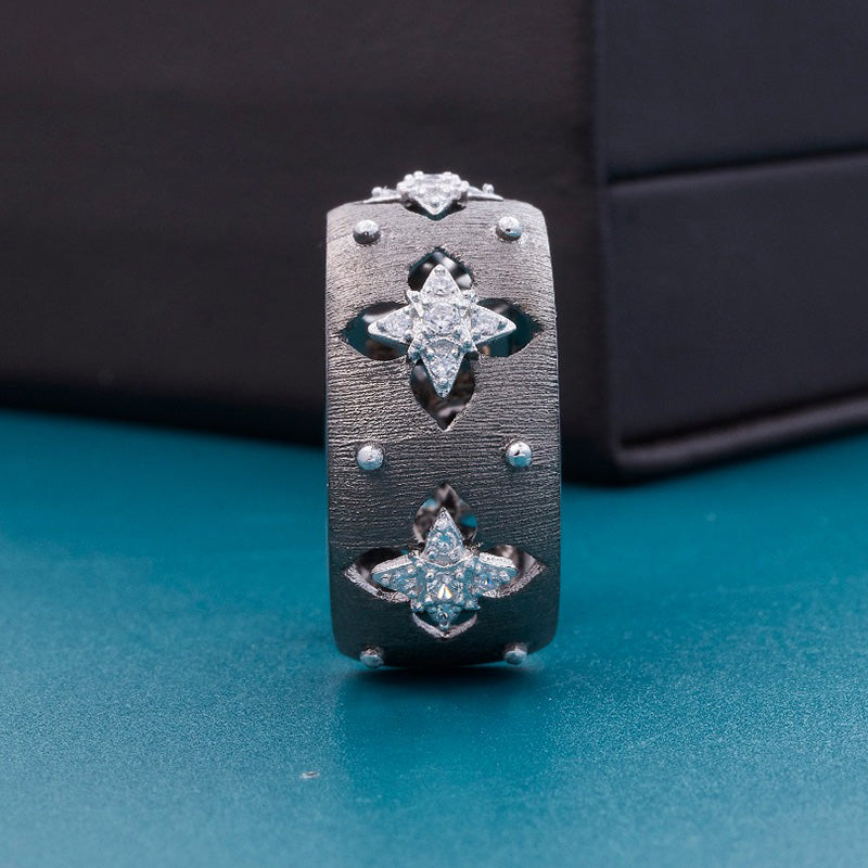 Seidiger CZ-Kleeblatt-Blumenring 5719