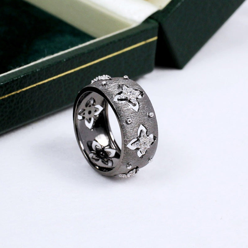 Seidiger CZ-Kleeblatt-Blumenring 5571
