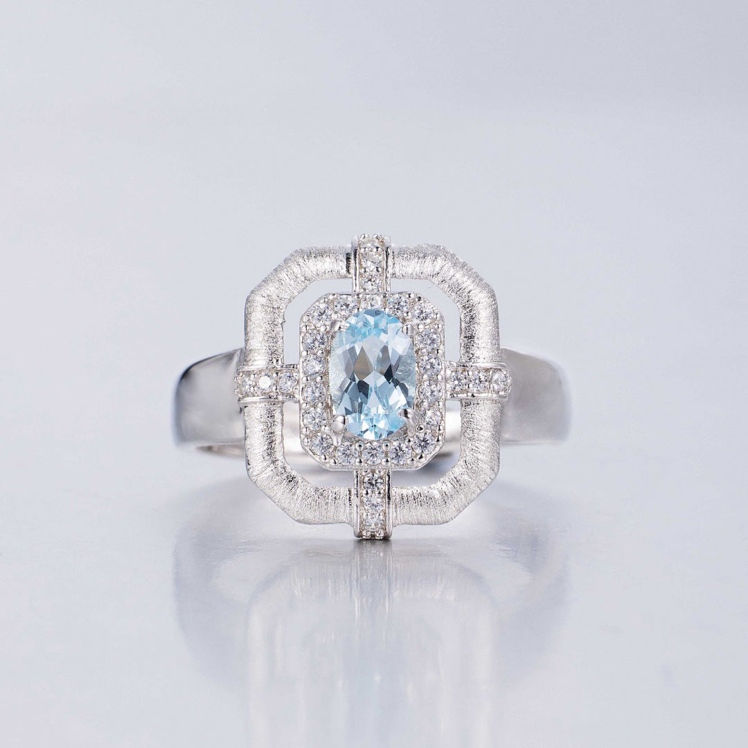 Traditioneller Ring mit natürlichem Topas 6214