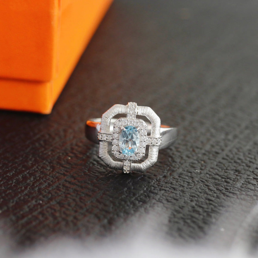 Traditioneller Ring mit natürlichem Topas 6214
