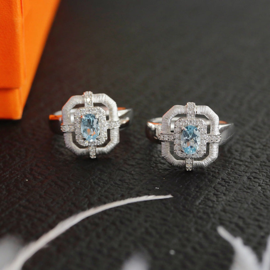 Traditioneller Ring mit natürlichem Topas 6214