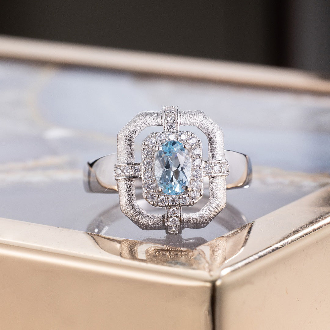 Traditioneller Ring mit natürlichem Topas 6214