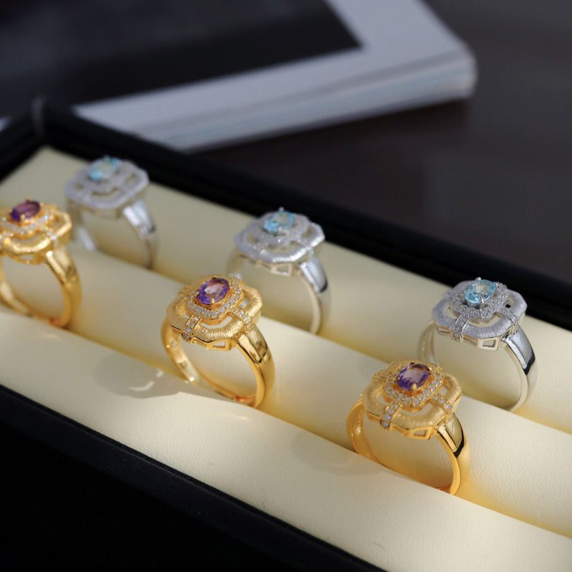 Traditioneller Ring mit natürlichem Topas 6214