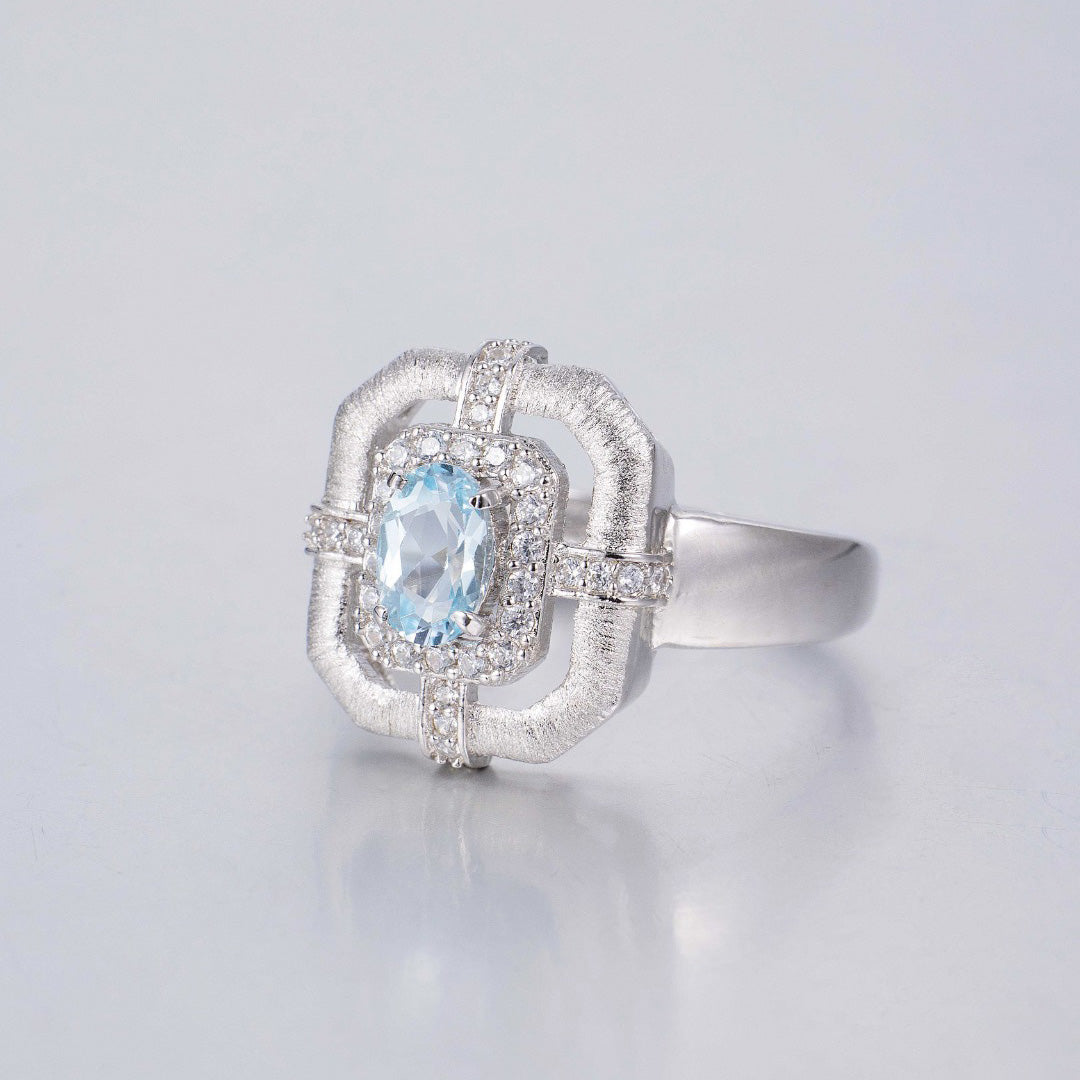 Traditioneller Ring mit natürlichem Topas 6214