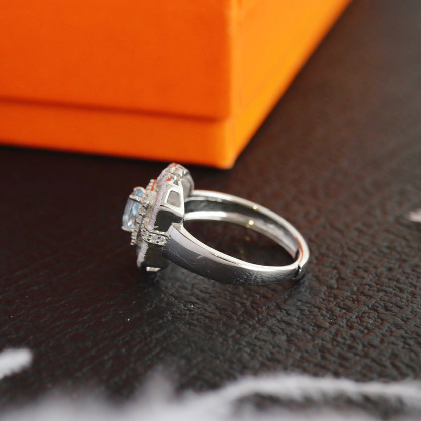 Traditioneller Ring mit natürlichem Topas 6214