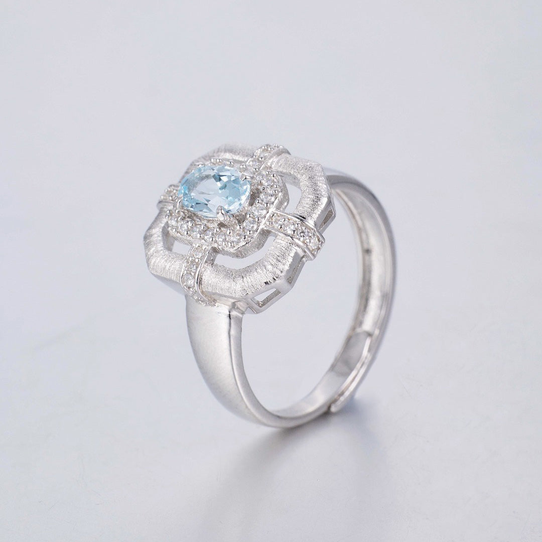 Traditioneller Ring mit natürlichem Topas 6214