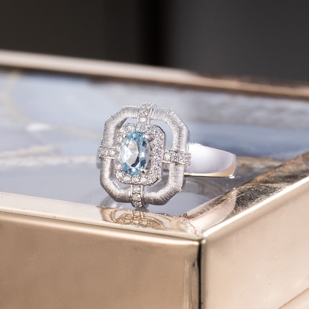 Traditioneller Ring mit natürlichem Topas 6214