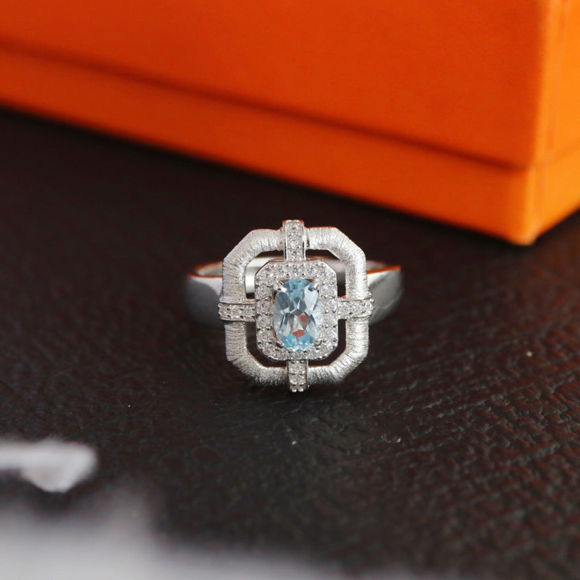 Traditioneller Ring mit natürlichem Topas 6214